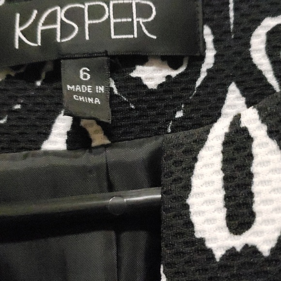 Black and While womens blazser - Picture 2 of 2